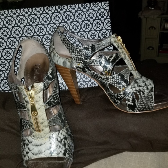 👠PRE-LOVED👠 Nicole Miller Sandals - Picture 2 of 5